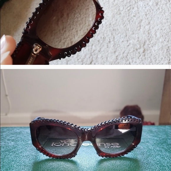 BURBERRY LIKE NEW RARE SUNNIES! - Picture 2 of 8